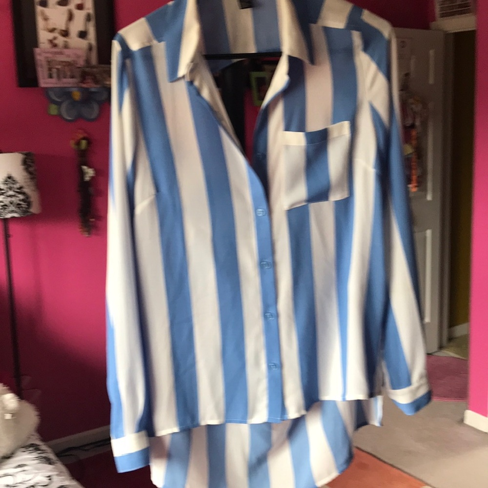 Open back bottom shirt great for fall